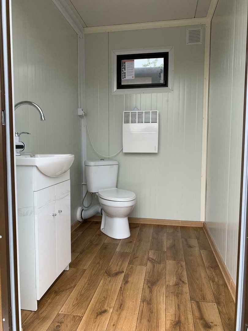 Contentor sanitário duplo com tanque de resíduos.