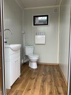 Contentor sanitário duplo com tanque de resíduos.