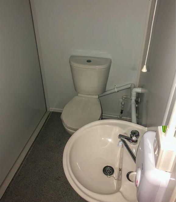 Módulo de escritório com banheiro de 20 pés.