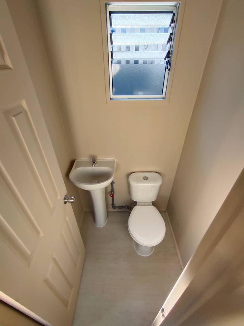 Módulo de escritório com banheiro de 20 pés.