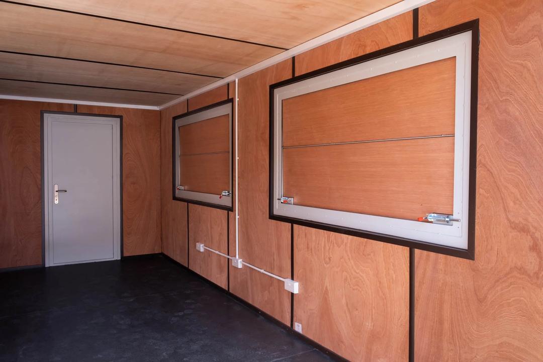 Recipiente marítimo de 20 pés com escotilha de serviço duplo.