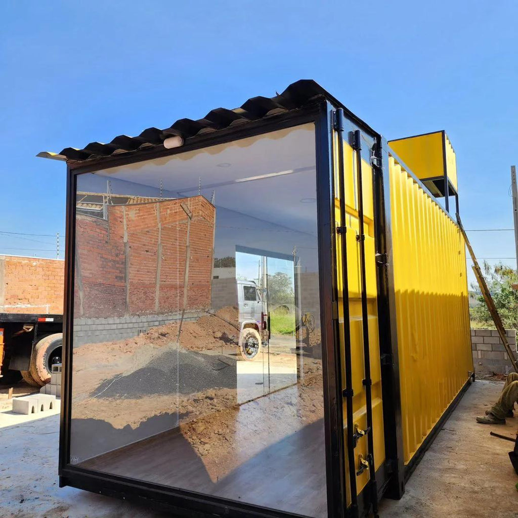 Escritório de 18m2 com banheiro e despensa