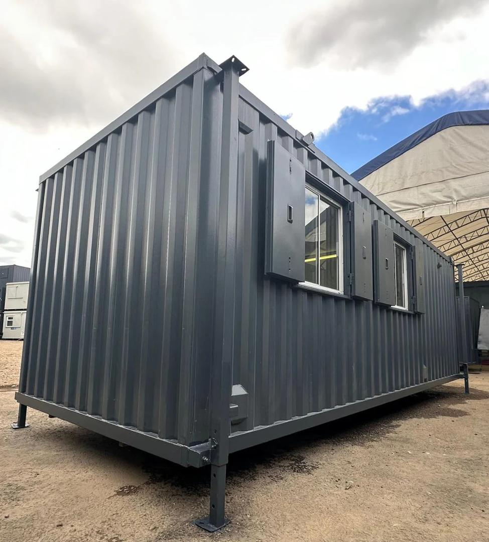 Escritório, Cantina, Banheiro | Gerador 10KVA | Não 944 Bem-estar estático | 24x9Ft | Cabine antivandalismo