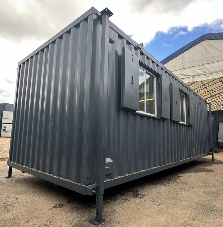 Escritório, Cantina, Banheiro | Gerador 10KVA | Não 944 Bem-estar estático | 24x9Ft | Cabine antivandalismo