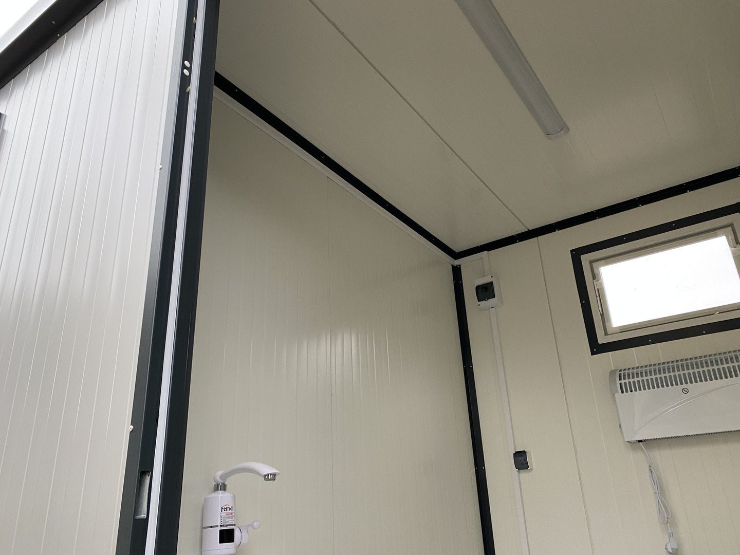 Contentor sanitário duplo 3,00 x 2,00m