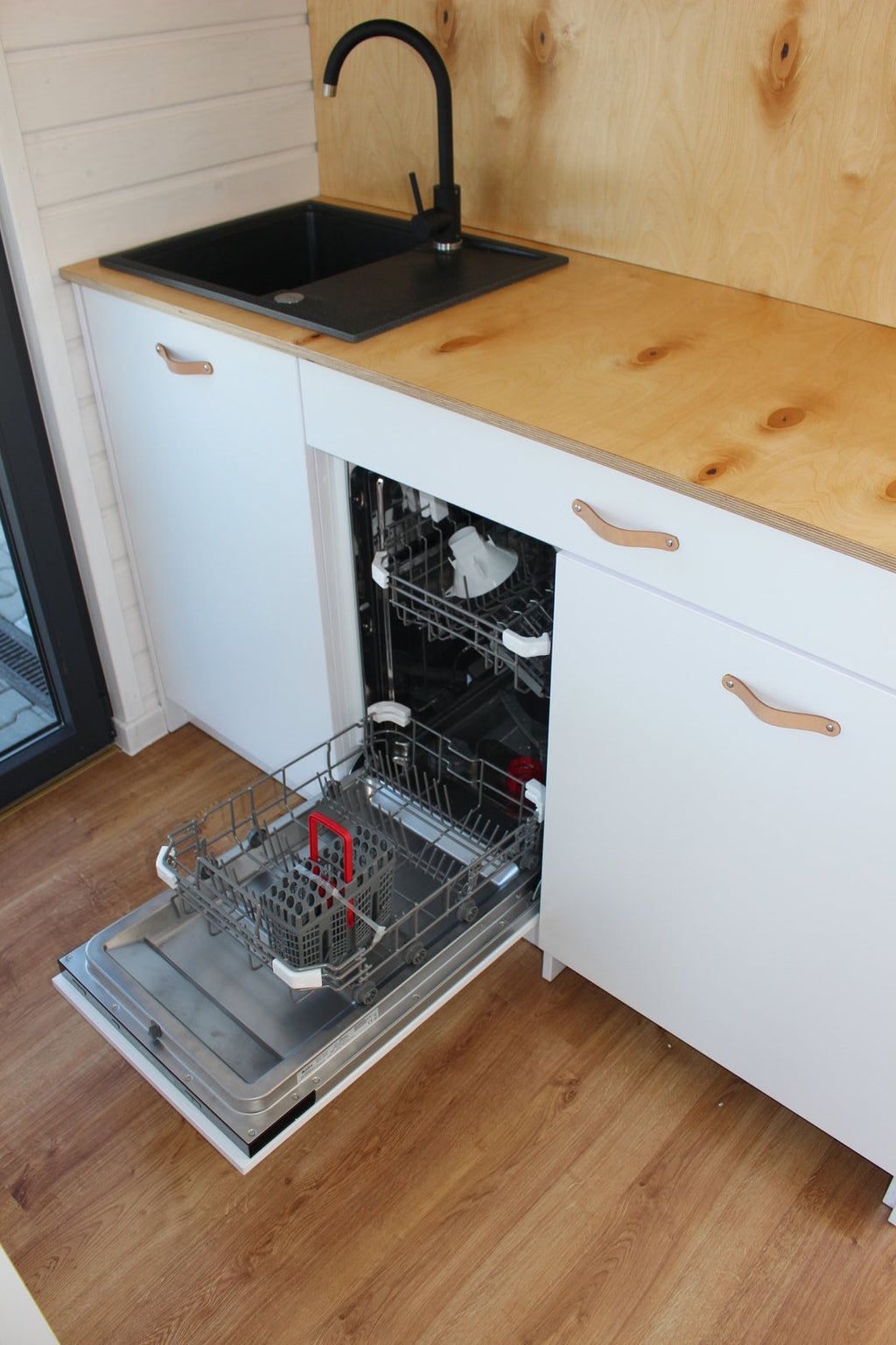 Casa pequena pronta a habitar 10,90 x 2,90 m