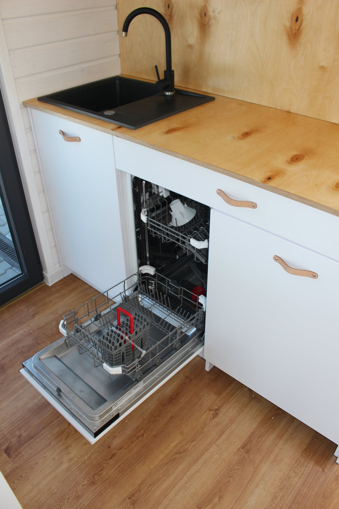 Casa pequena pronta a habitar 10,90 x 2,90 m