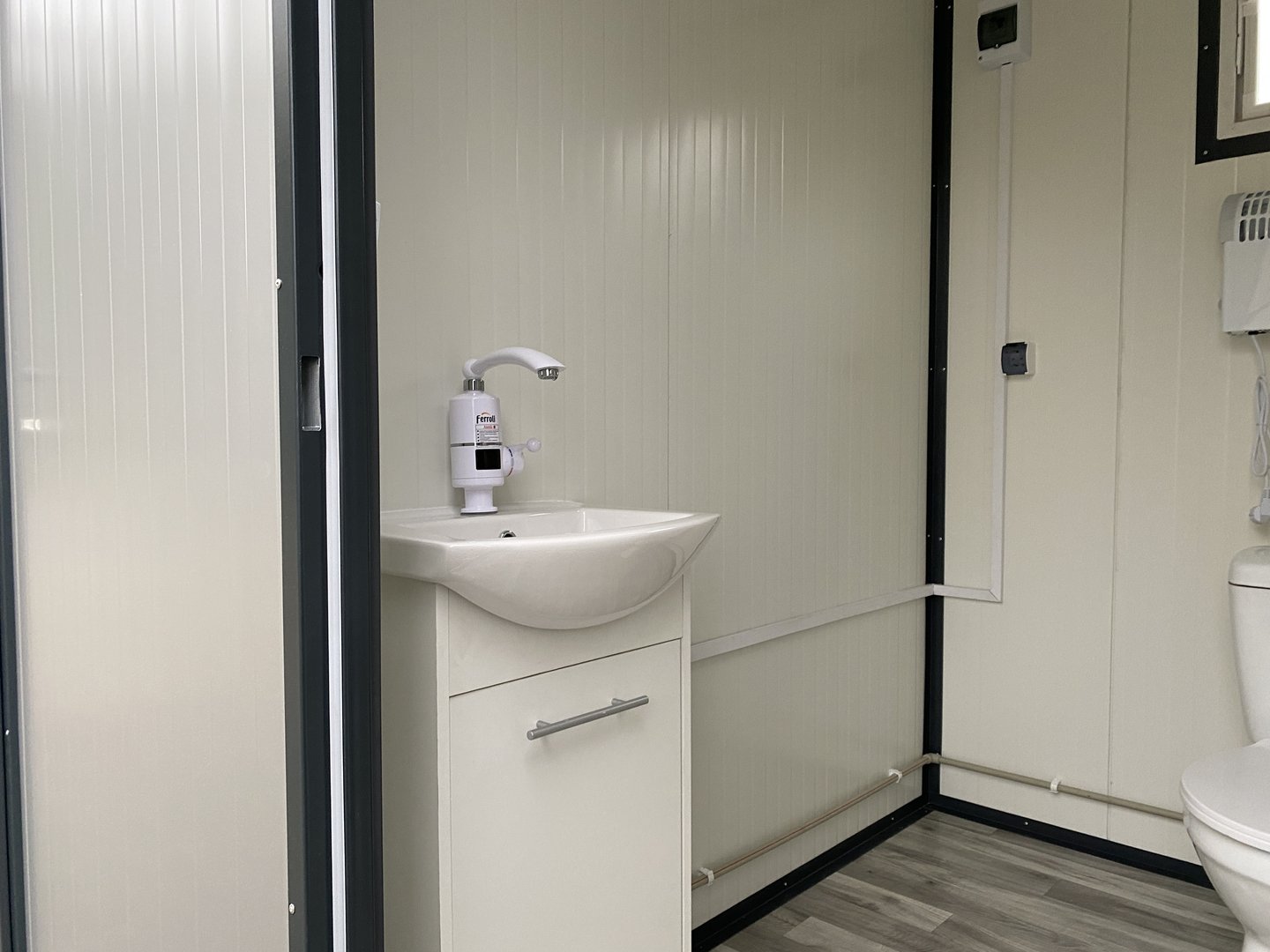 Contentor sanitário duplo 3,00 x 2,00m