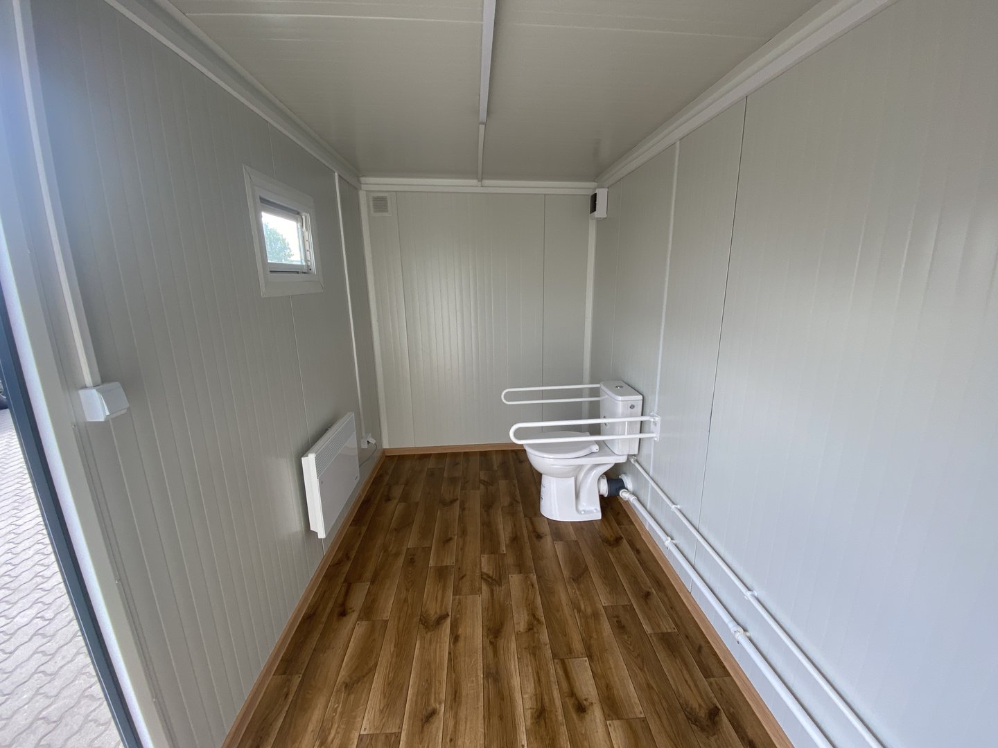 Recipiente sanitário para deficientes motores imediatamente