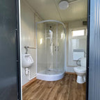 Contentor sanitário duplo com depósito de águas residuais (fossa séptica)