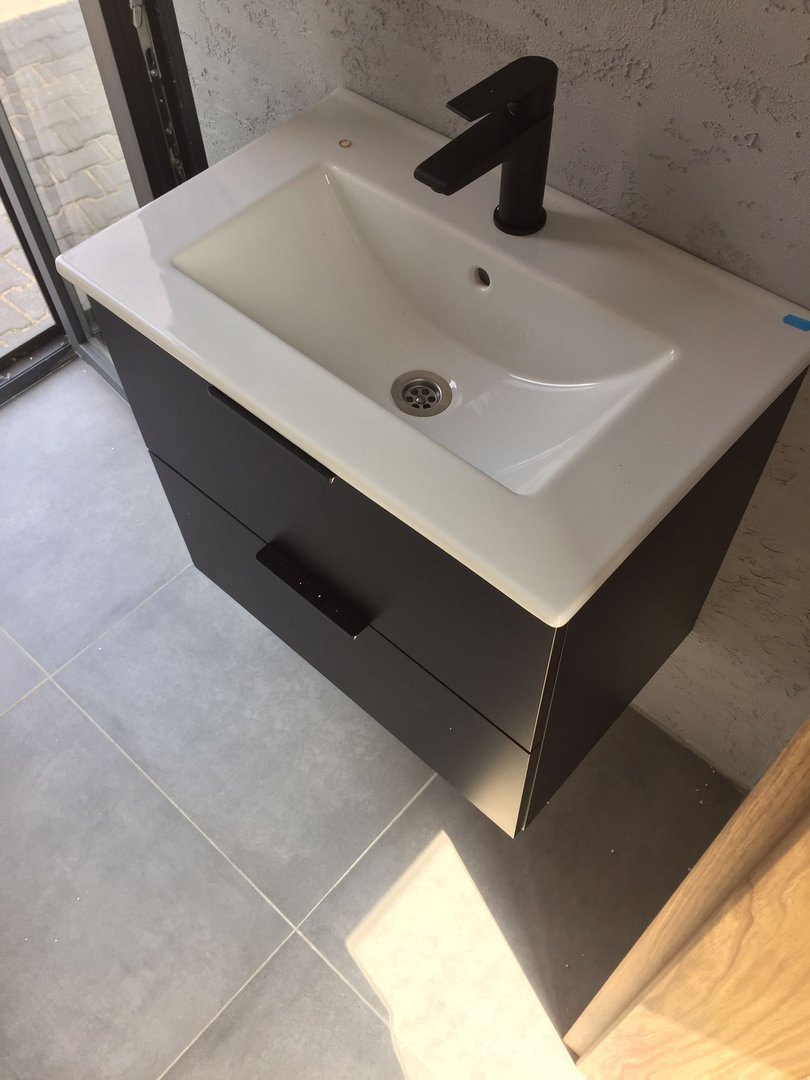 Casa pequena pronta a habitar 10,90 x 2,90 m